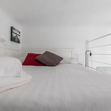 Appartement Joivy Lovely For 2 With Balcony Near Duomo Milan