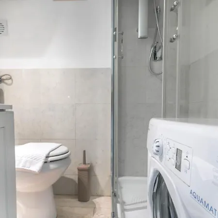 Appartement Joivy Lovely For 2 With Balcony Near Duomo *