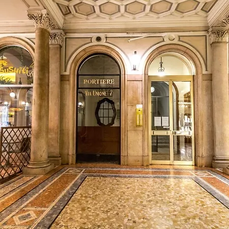 Appartement Joivy Lovely For 2 With Balcony Near Duomo
