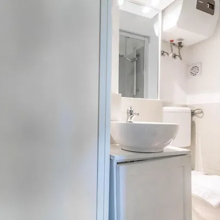 Appartement Joivy Lovely For 2 With Balcony Near Duomo