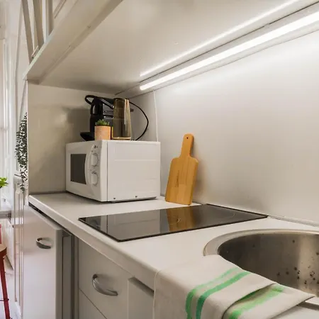 Apartment Joivy Lovely For 2 With Balcony Near Duomo Mailand